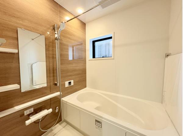 浴室乾燥機付きのバスルーム