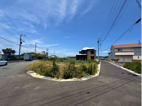 南向きで角地の開放的なロケーション