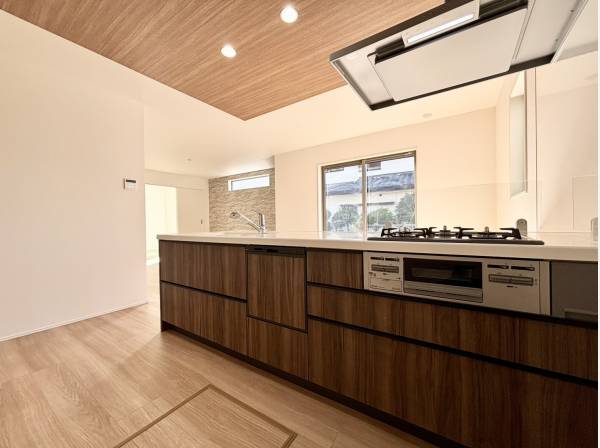 キッチンスペースもゆとりがございます