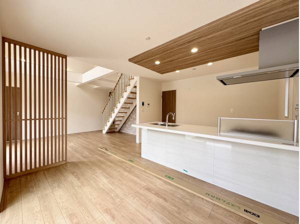 LDK　ゆとりあるダイニングスペースとして使えそうです♪