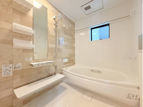 広々バスルーム