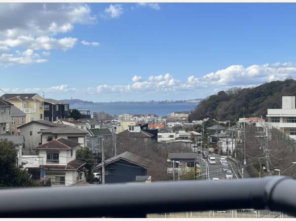 屋上バルコニーは江ノ島・相模湾を望みます。