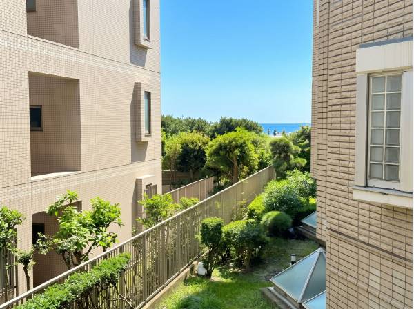 バルコニーからは海が見えます！