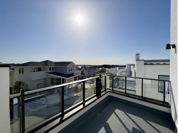 日当たり良好なワイドバルコニー