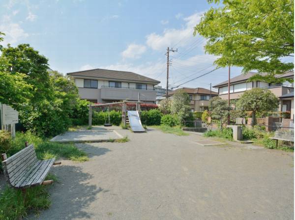 南高根公園まで徒歩2分（約130m）