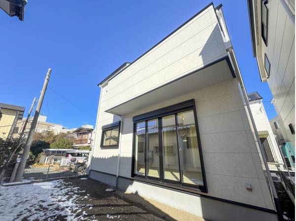 ゆとりあるお庭にはデッキやガーデニングスペースを設けるのも良さそう