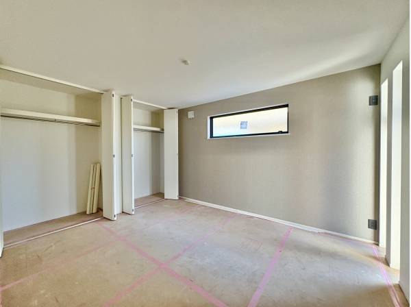 採光が充分に確保できた洋室です。