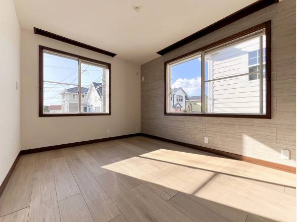 二面採光の居室は陽当たり風通し共に良好