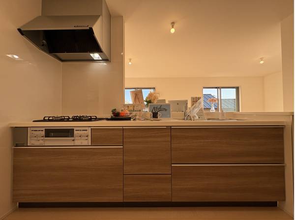 設備充実！木材を使用したシステムキッチン
