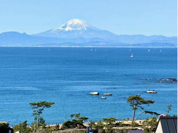 正面に富士山を望みます。