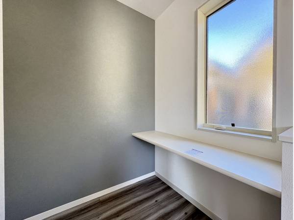 お仕事やお子様のお勉強にも便利なカウンタースペース