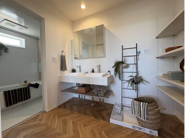 洗面スペースも広々としています。