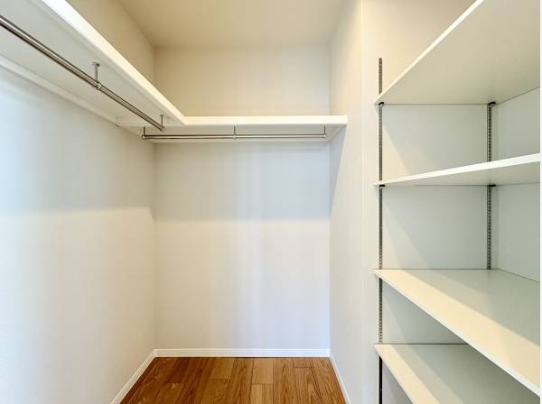 ウォークインクローゼットも備えています