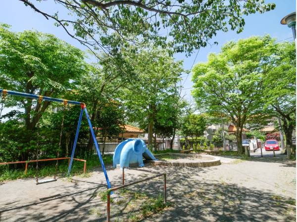 なかよし公園まで徒歩2分（約1360m）