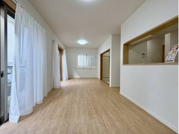 ゆったりとした南向きのリビングダイニング