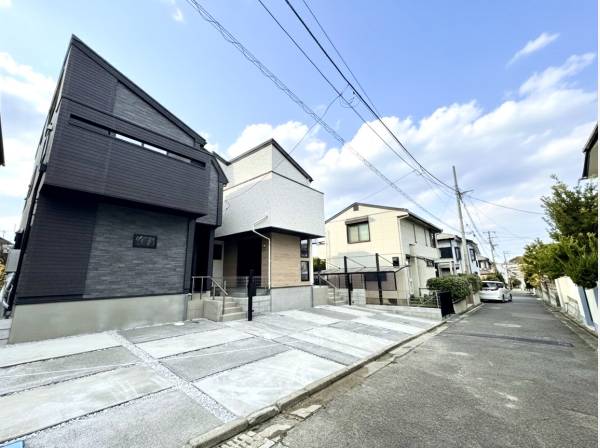 道路も広く車の通行も安心