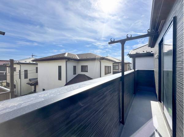 南東向きのワイドバルコニーは陽当たり風通し共に良好