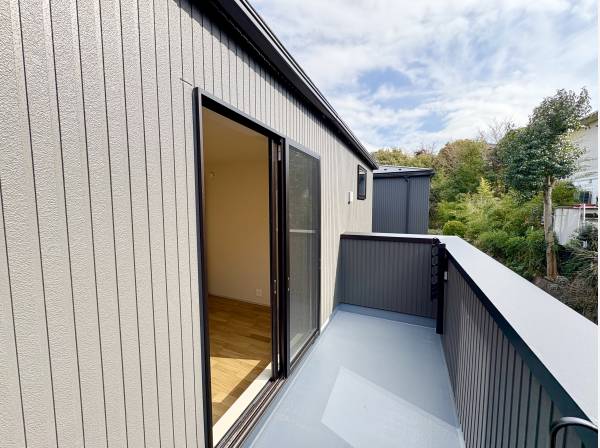 南向きバルコニーは陽当たり良好