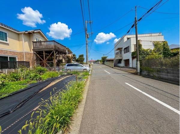 前面道路も広々でアクセスもしやすいです