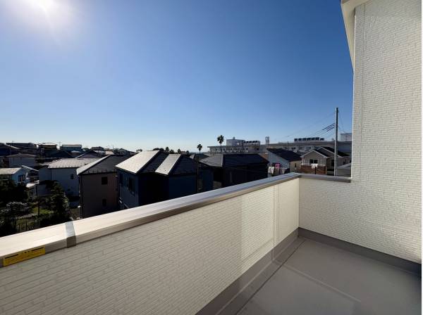 バルコニーから海を遠望♪