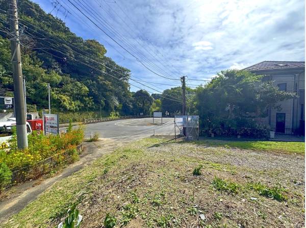 間口から鎌倉宮方向へ。