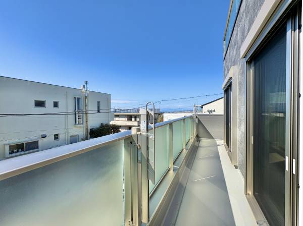 目の前に広がる開放感とゆとり、ご家族の夢を育む理想の住まいがここにはあります