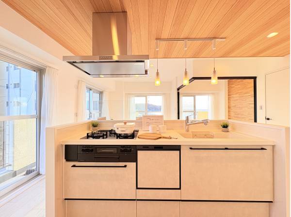 キッチンからも江ノ島を望みます！