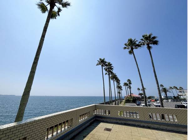 海まで徒歩2分（約120m）