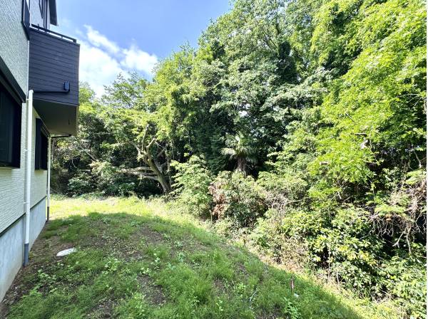 82坪の広い土地に大きなお庭