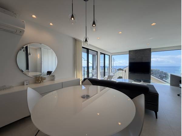 LDKは22.1帖のゆとりある空間、窓からは美しいオーシャンビュー！