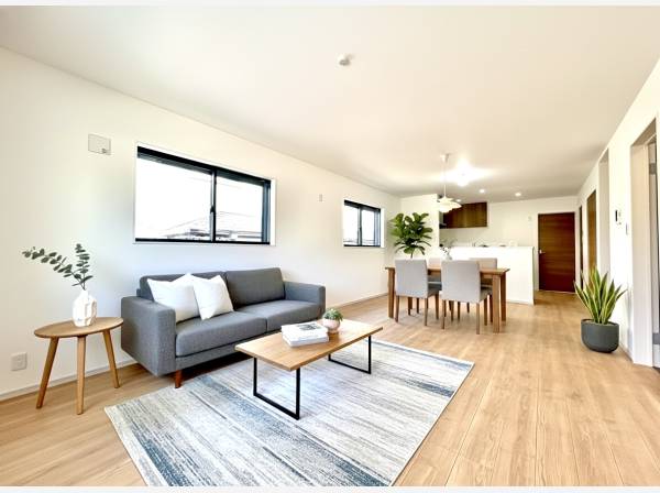 20帖の開放的なLDKです。家具等はCGによるイメージです。