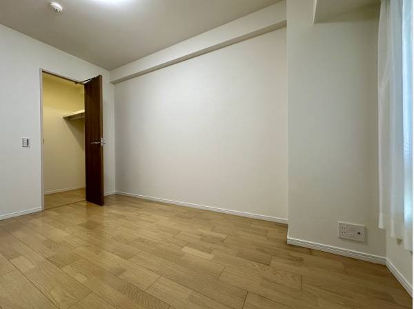 約6.5帖の主寝室