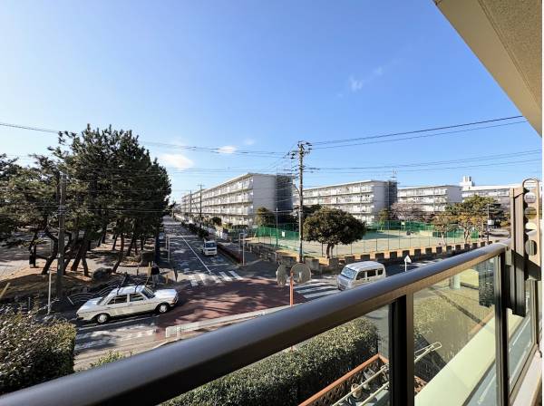 日当たりの良い開放感あるバルコニー