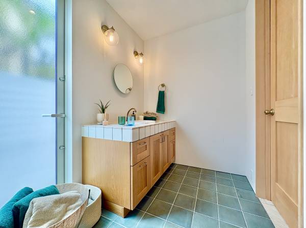 毎日使用する洗面室、ご家族で使用する場面をご想像ください