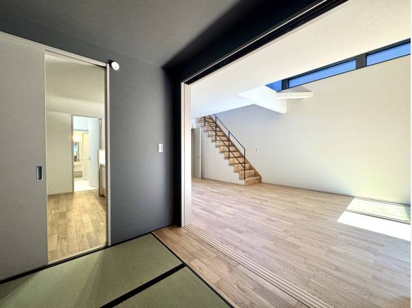 リビング隣に和室を完備