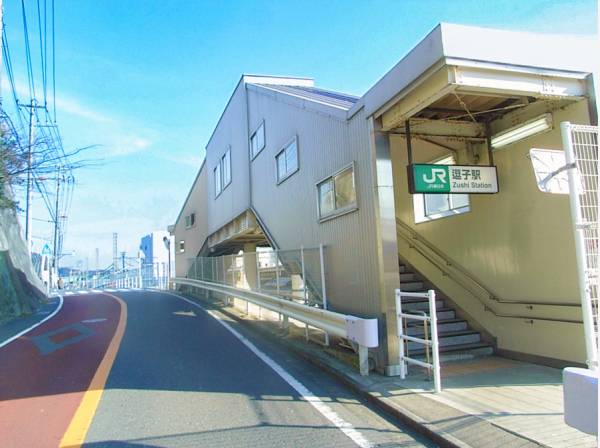 JR横須賀線『逗子』駅よりバス便になります