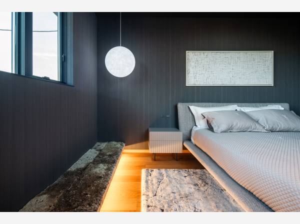 マスターベッドルーム/随所に売主の拘りが感じられる仕様