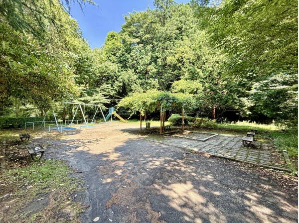 一向堂公園まで徒歩１分（約60ｍ）ここからハイキングコースへ出られます
