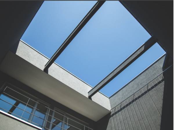 どこまでも青い空