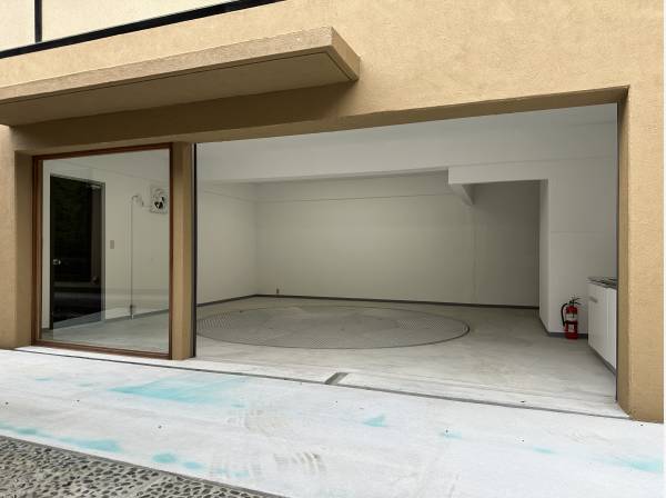 ターンテーブル付き屋内駐車場