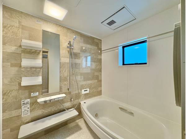 足を伸ばせる浴槽は、心身ともにしっかりと疲れを癒してくれます