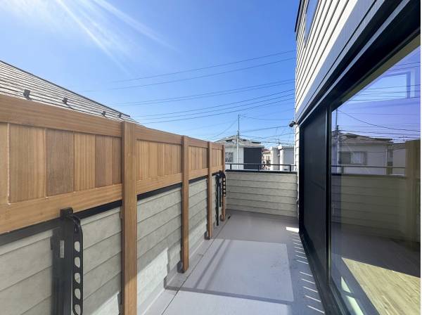 外からの視線を気にせず過ごせるプライベートバルコニー