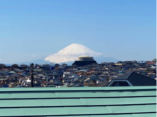 こちらは雪化粧の富士山。この眺めがひとつなぎでご覧いただけます。