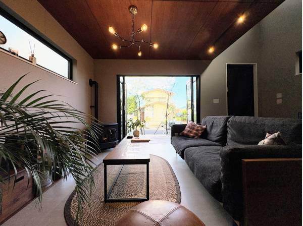 板張りの天井、こだわりのLDK