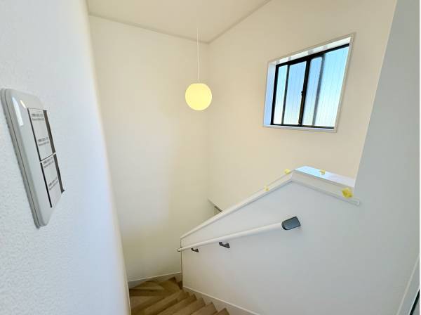 吹き抜け空間のある階段