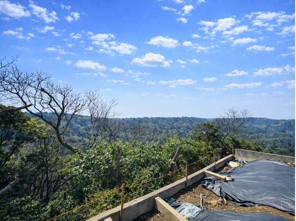 どこまでも続くグリーンビュー、高台ならではの抜け感。