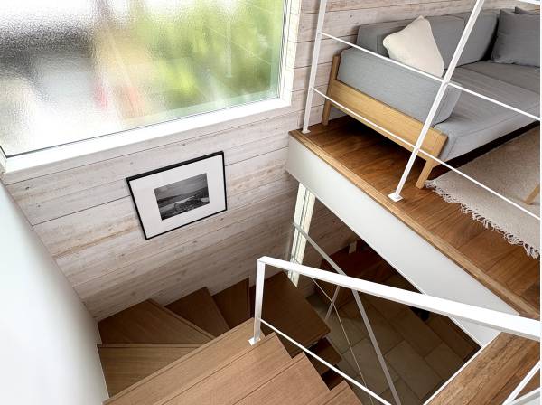 家具や絵など、ＲＯＮ　ＨＥＲＭＡＮの世界観が感じられます