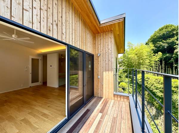 家同士の距離が確保されておりゆとりある居住空間に