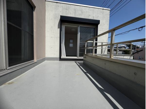陽光集めるルーフバルコニーは２階のテラスとして重宝しますね♪