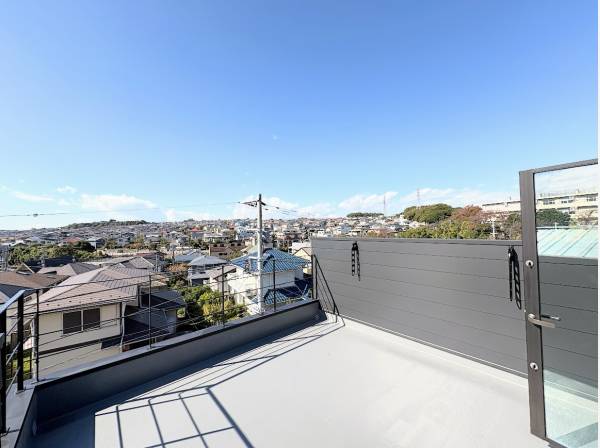 ルーフバルコニーからの眺望も魅力的です